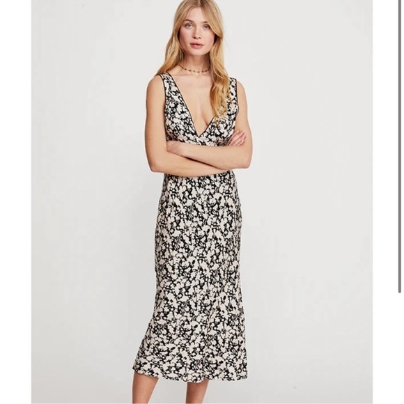 Free People Dresses & Skirts - NWT Free People Oh La La Bias Midi Floral Dress Jet Combo size 2